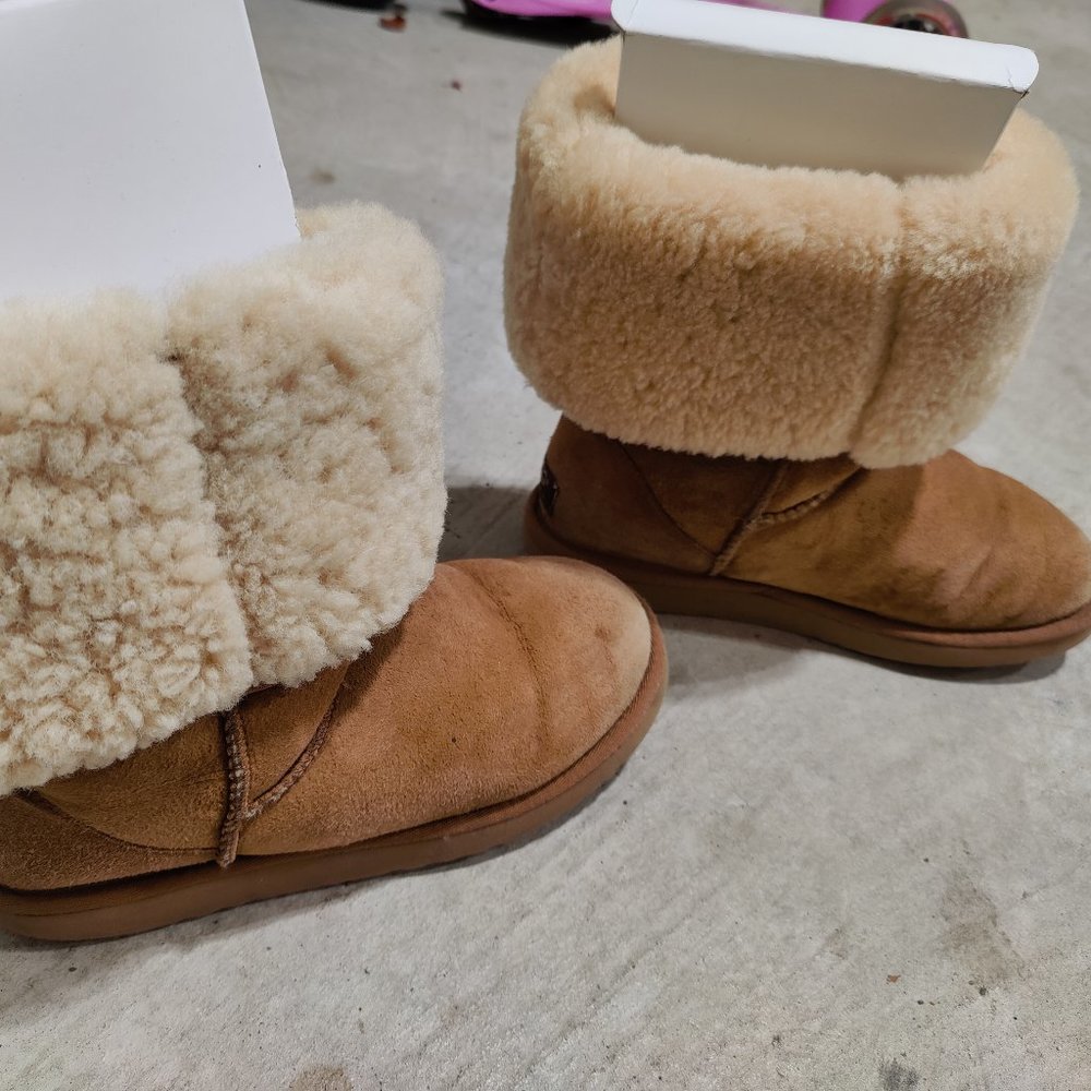 Tall uggs in fair condition size 7